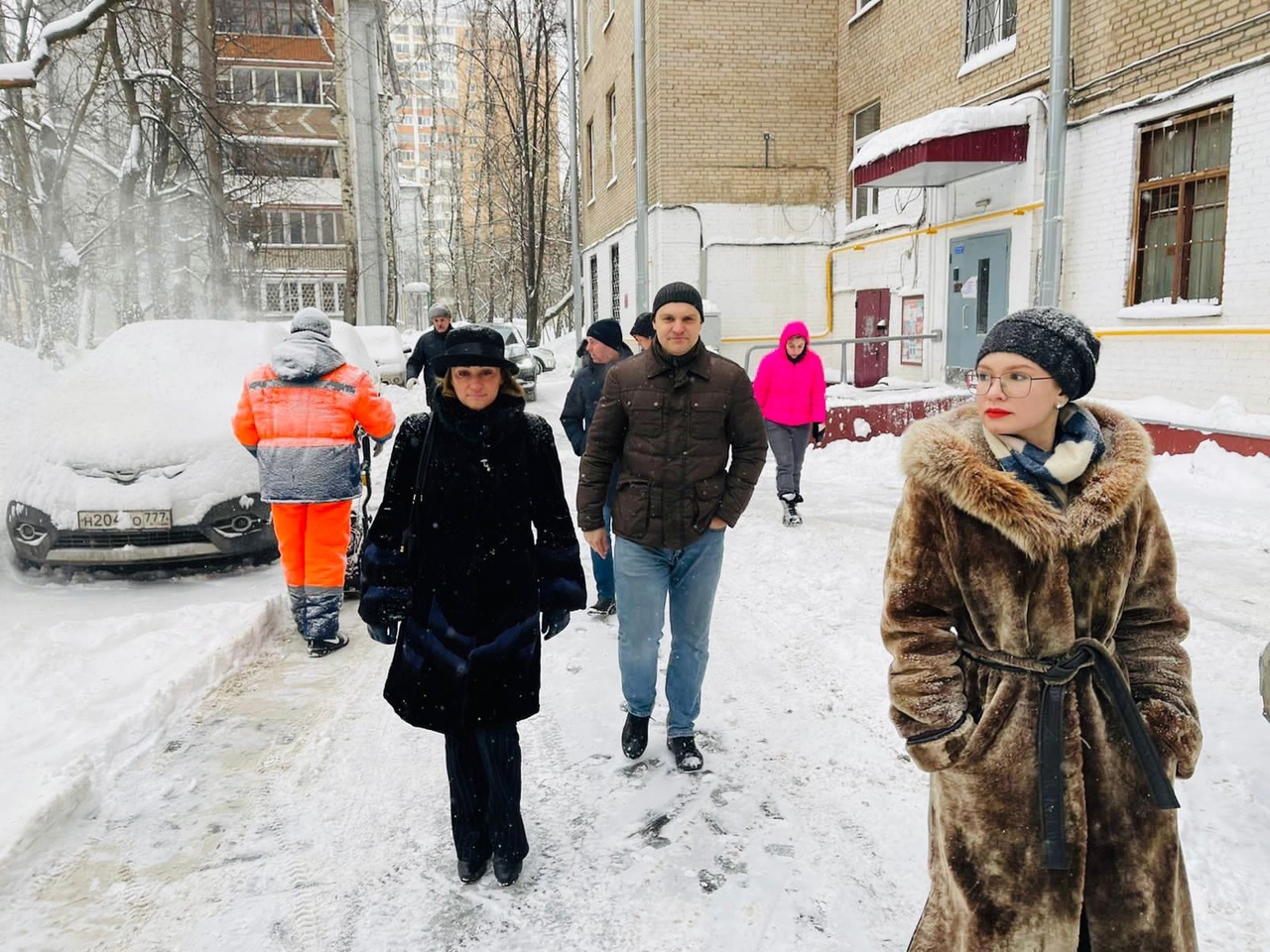Уборка снега в Восточном Измайлове проходит с соблюдением мер безопасности &#8212; управа