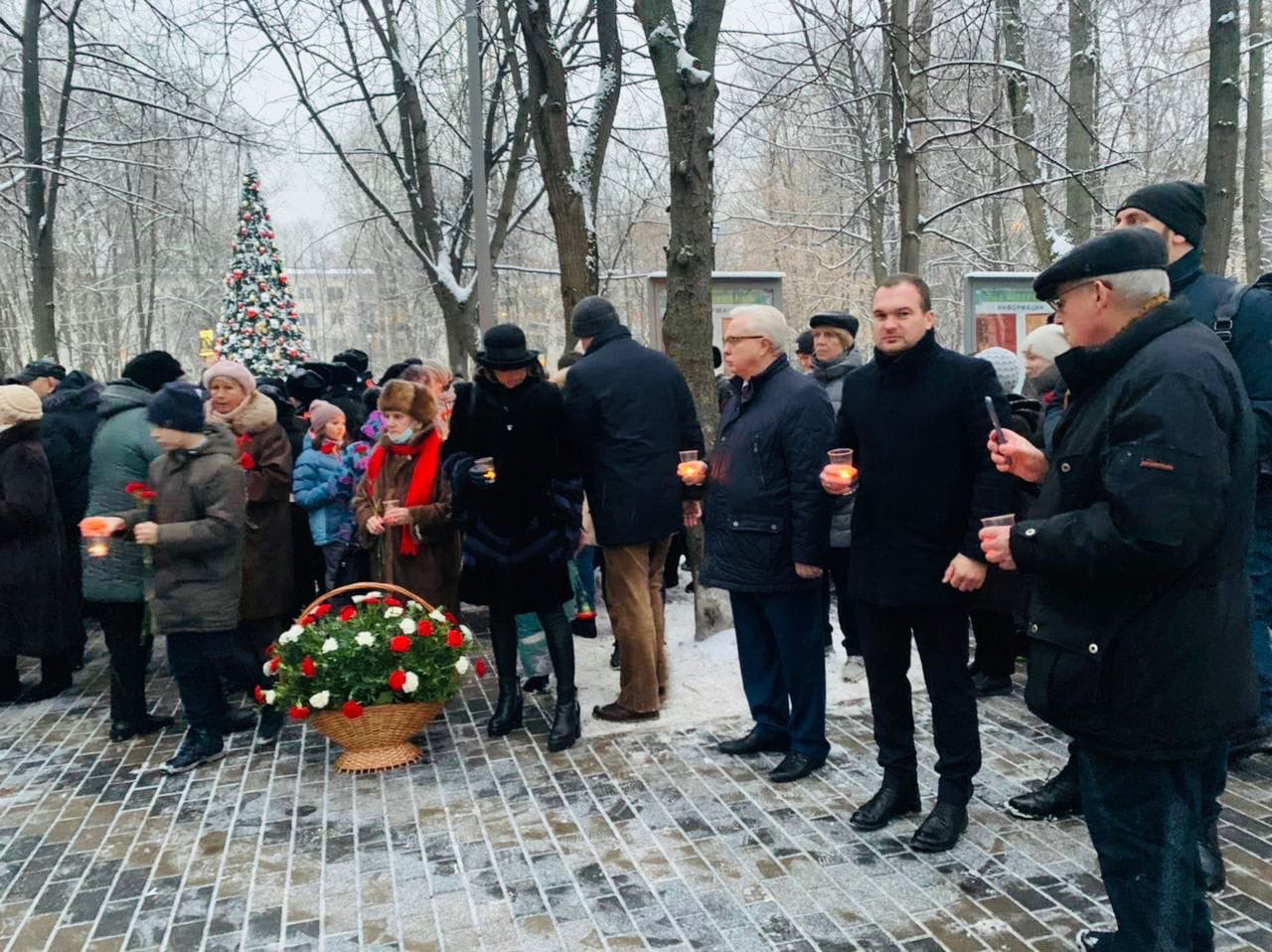 «Свечи памяти» зажгли в Саду ветеранов